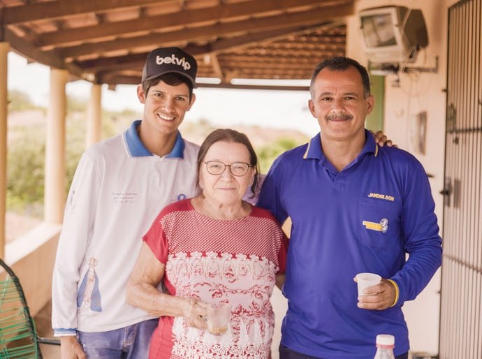 Primeira assinatura de captação do São Francisco transforma a vida de família no semiárido