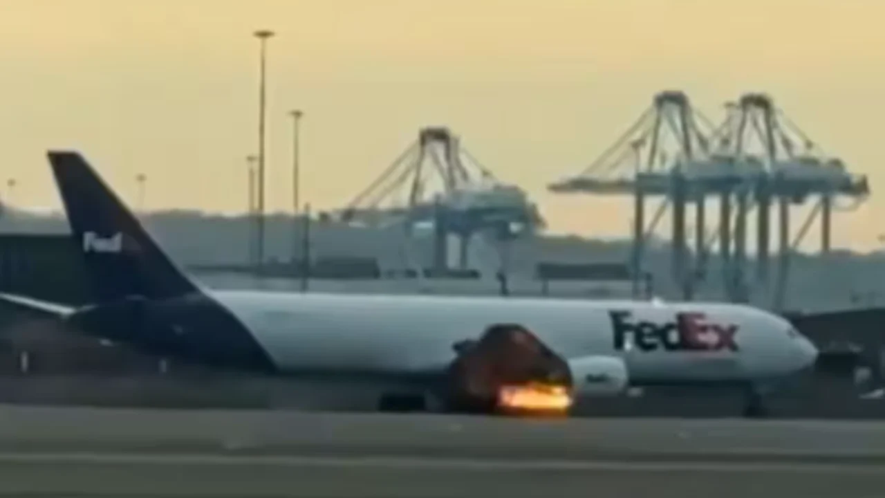 Avião de carga faz pouso de emergência após colisão com pássaro e incêndio no motor; veja vídeo