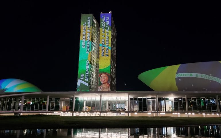 Congresso Nacional recebe projeção de imagens alusivas à Semana da Pátria