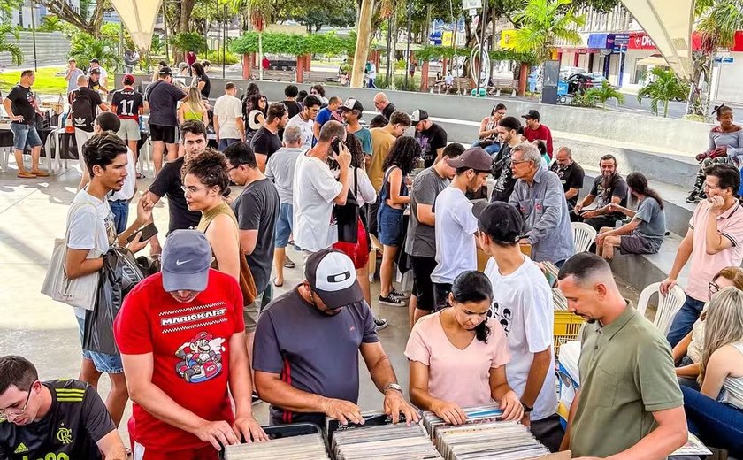 Com entrada gratuita, Arapiraca recebe Feirinha de Discos no Pôr do Som neste domingo