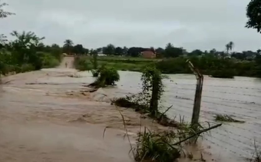 Chuvas comprometem rodovias em Alagoas