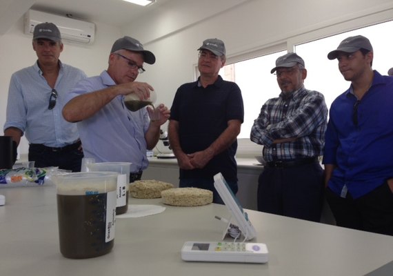 Renan visita projeto pioneiro de fabricação de etanol de 2ª geração