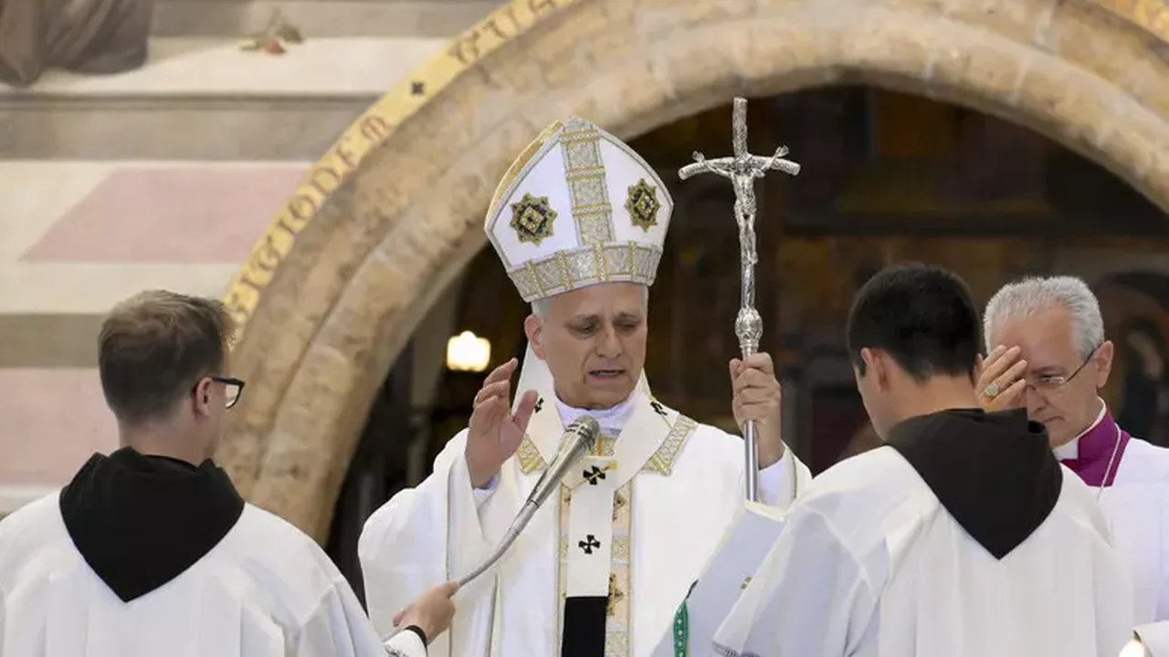 Leão XIV se torna 1º papa a celebrar missa em igreja símbolo de São Francisco