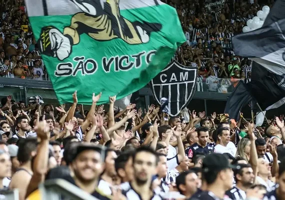 Atlético-MG condena gritos homofóbicos da torcida contra o goleiro Fábio, do Fluminense