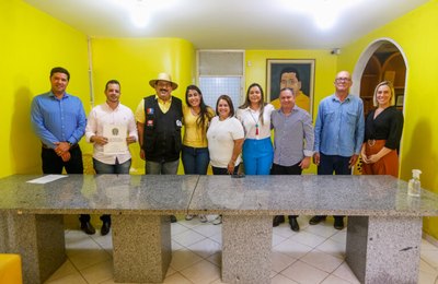 Gilberto Gonçalves oficializa chegada de novas empresas para o polo industrial 