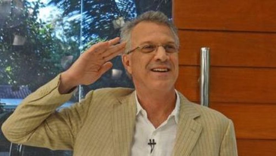 Pedro Bial diz que 'já pagou paixonite' por participante do BBB