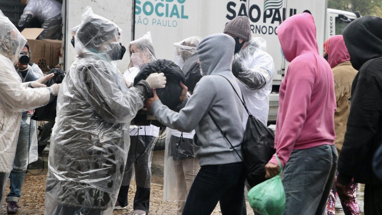 SP inicia operação para abrigar população de rua
