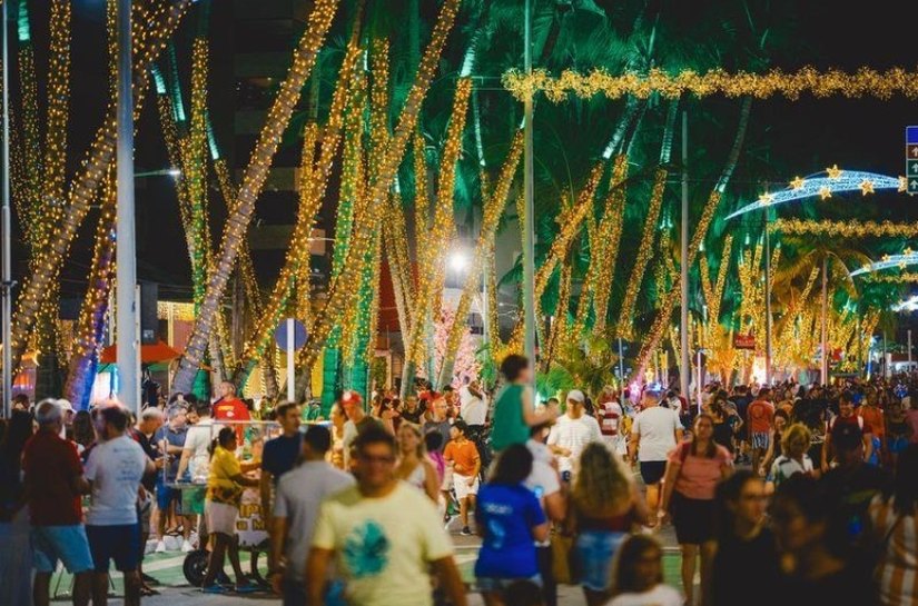 Iluminação de Natal impulsiona a economia e fortalece ambulantes de Maceió