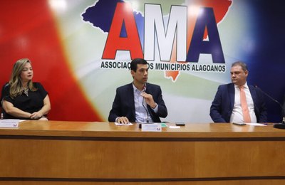 AMA e TCE pautam a nova lei de licitações em reuniões com prefeitos e técnicos 