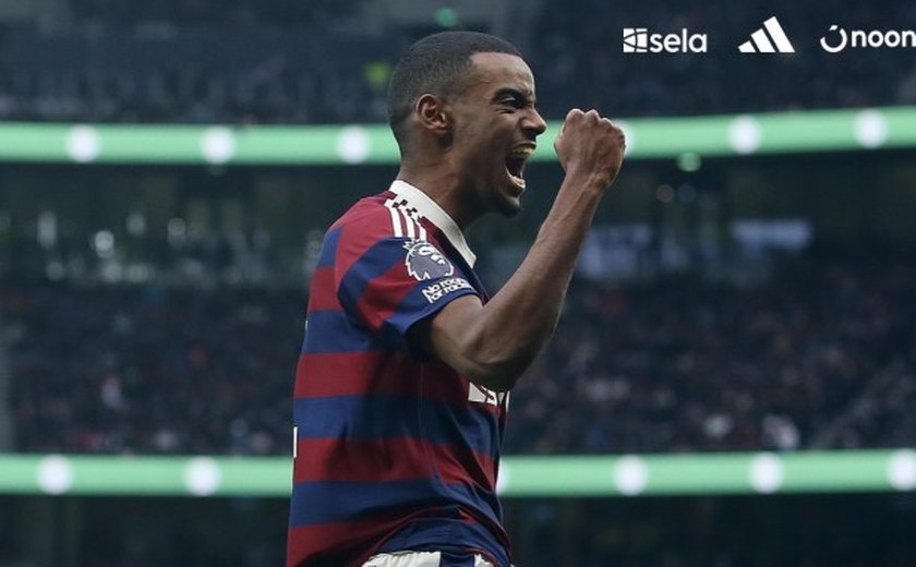 Newcastle vira no primeiro tempo, suporta pressão no segundo e vence Tottenham pelo Inglês