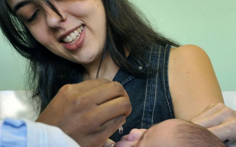 Marco na erradicação da pólio, gotinha dá lugar à vacina injetável