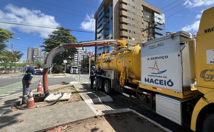 Limpeza de drenagem retira mais de 400 toneladas de entulho das ruas de Maceió