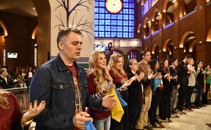 Elenco da TV Aparecida participa dos especiais de Aniversário da Família dos Devotos