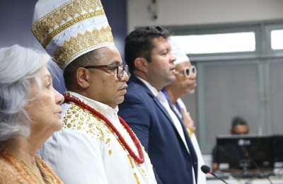 Câmara homenageia Pai Marcos por liderança religiosa e trabalho social em Maceió
