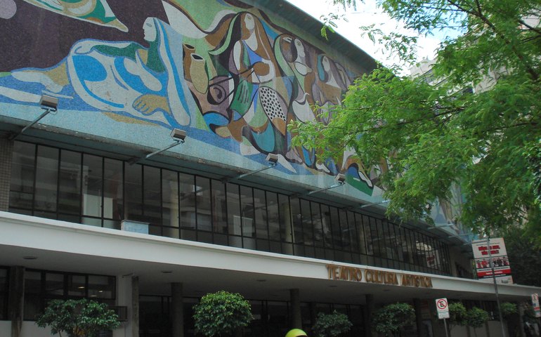 Conduzida pelo humor, 'Toc Toc' não teme o 'politicamente correto'