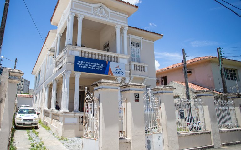 Semtabes mantém diálogo aberto e recebe representantes de mercados e feiras
