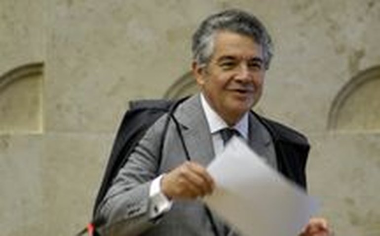 Marco Aurélio suspende corte de salário acima do teto no Congresso