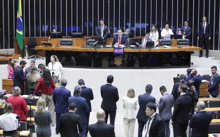 Congresso derruba veto a projeto que reduz penas do 8/1 e beneficia Bolsonaro, em nova derrota de Lula após revés com Messias