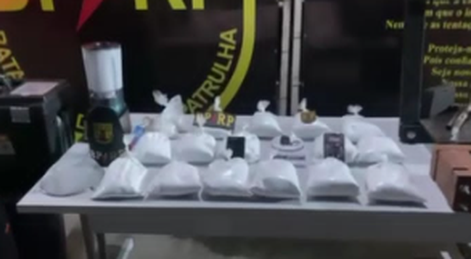 Abordagem termina com três homens presos e 15 kg de drogas apreendidos na Grande Aracaju