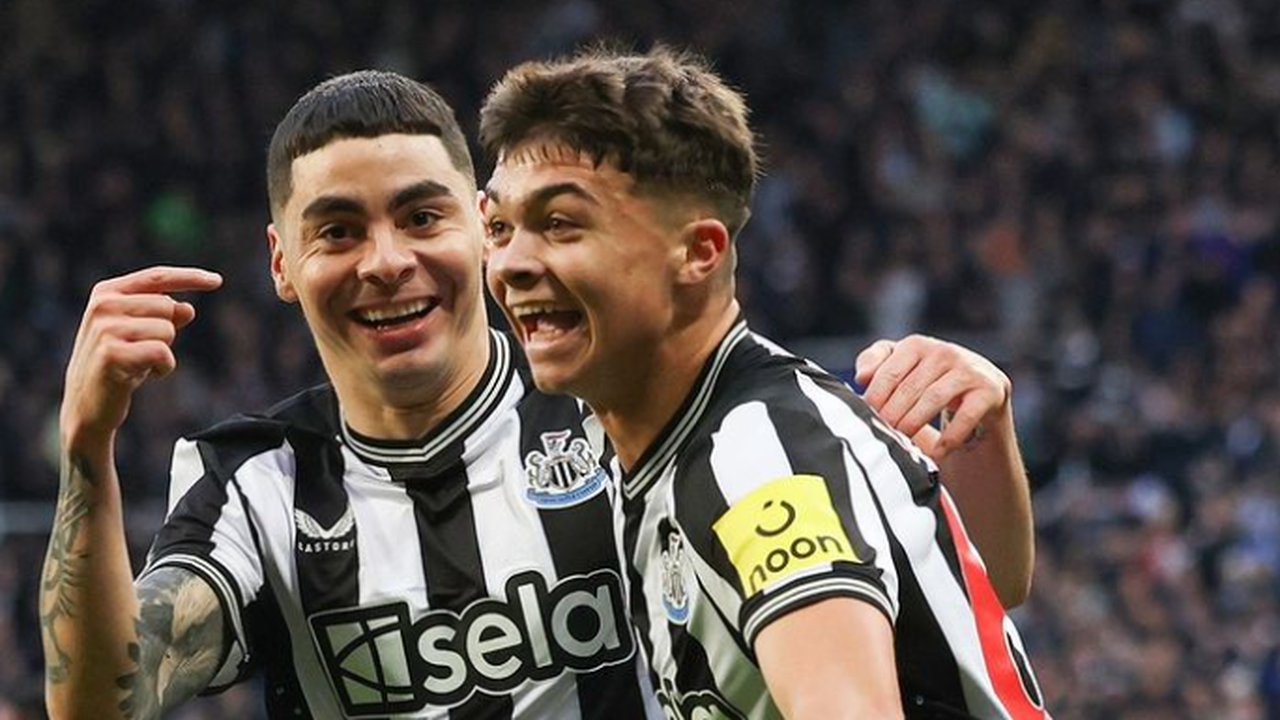 Newcastle domina Manchester United, mas só vence por 1 a 0 para assumir a quinta colocação