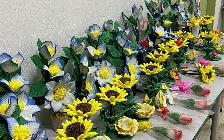 Prefeitura de Jundiá encerra com grande êxito o curso de flores artificiais gratuito