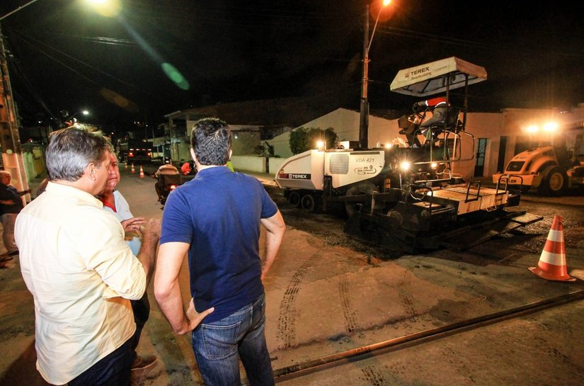 Prefeito Rui Palmeira vistoria obras executadas na Ladeira do Calmon