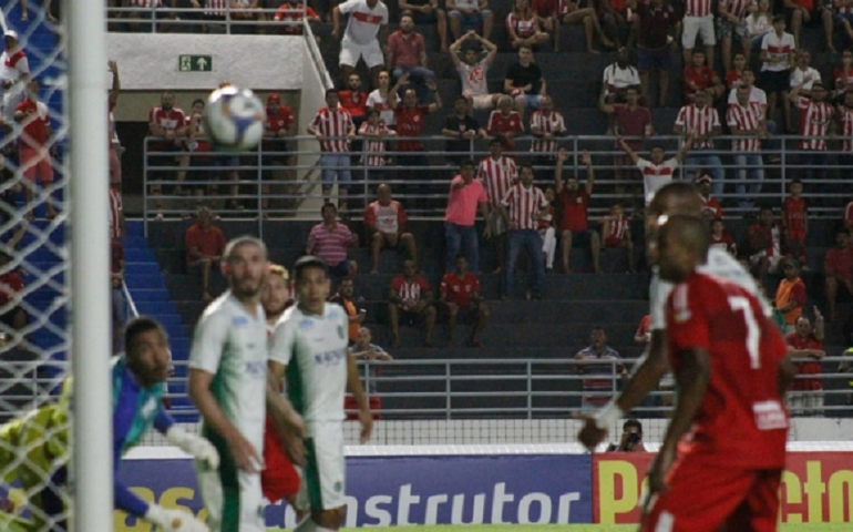 Galo venceu o Guarani, por 2 a 1, no retorno da Série B
