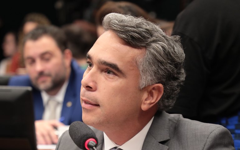 Em Brasília, ministro Camilo Santana elogia programas da educação de Alagoas