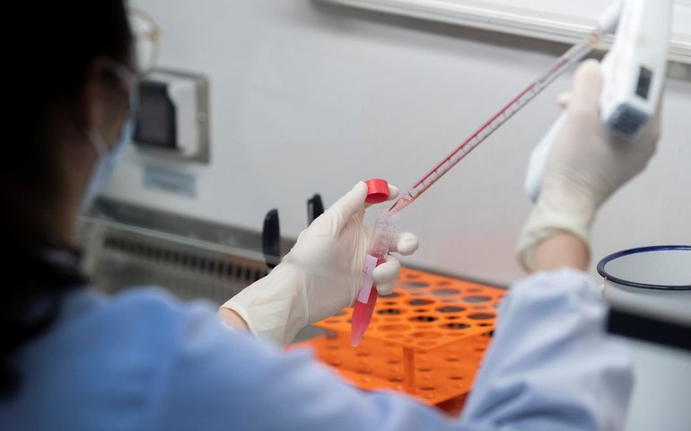 Pesquisa mostra que mães cientistas têm mais chances de ter depressão