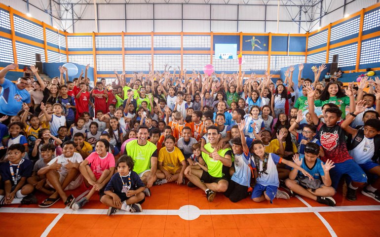 JHC e Rodrigo Cunha entregam Ginásio Tenente Madalena totalmente reformado