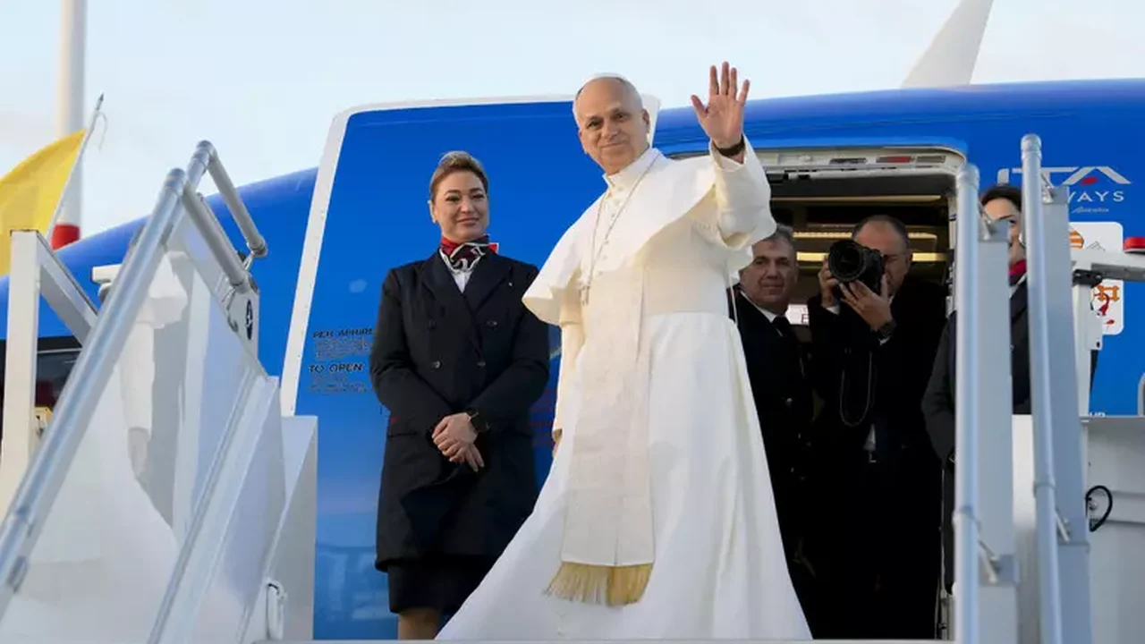 Papa chega à Turquia e inicia 1ª viagem internacional