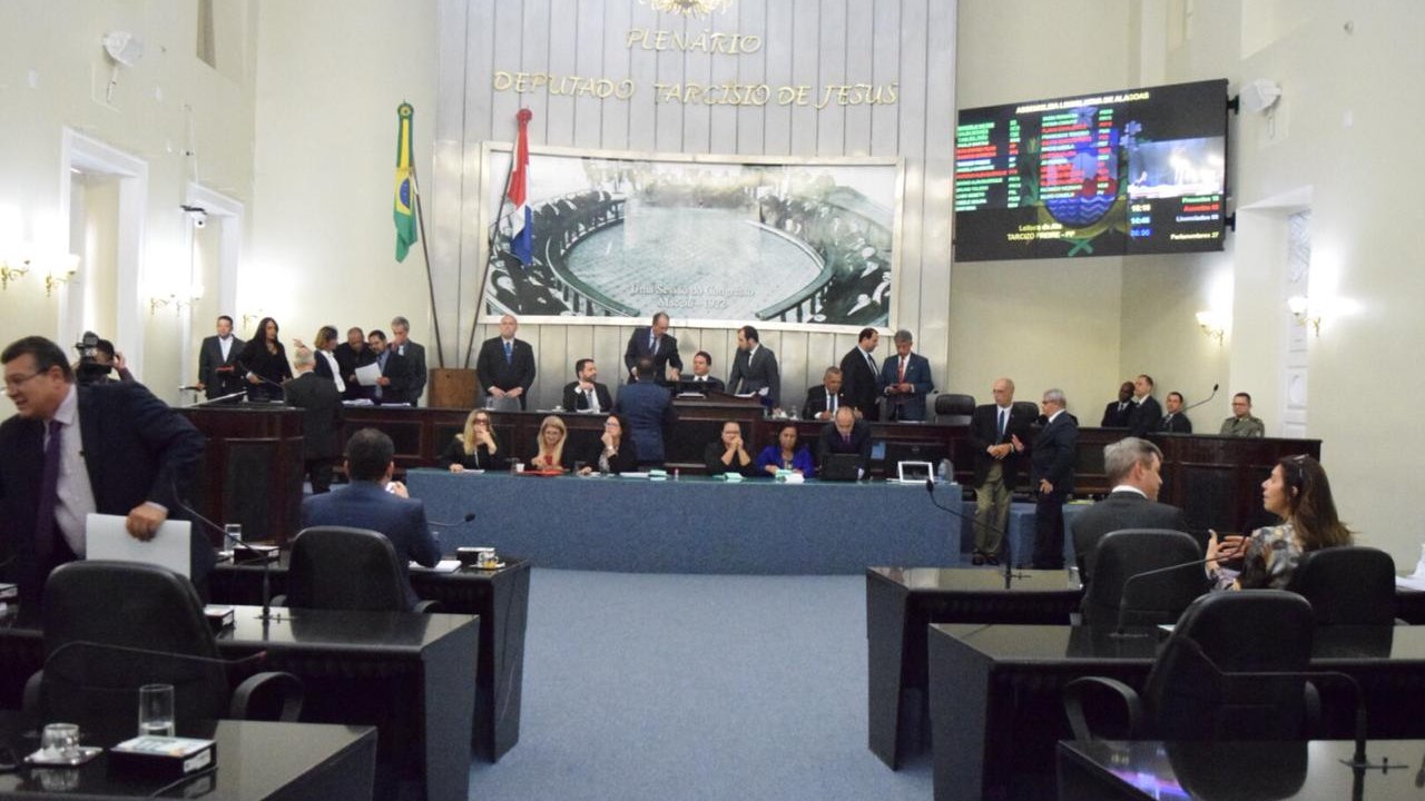 Aprovado, sem emendas, projeto de rateio das sobras de recursos do Fundeb