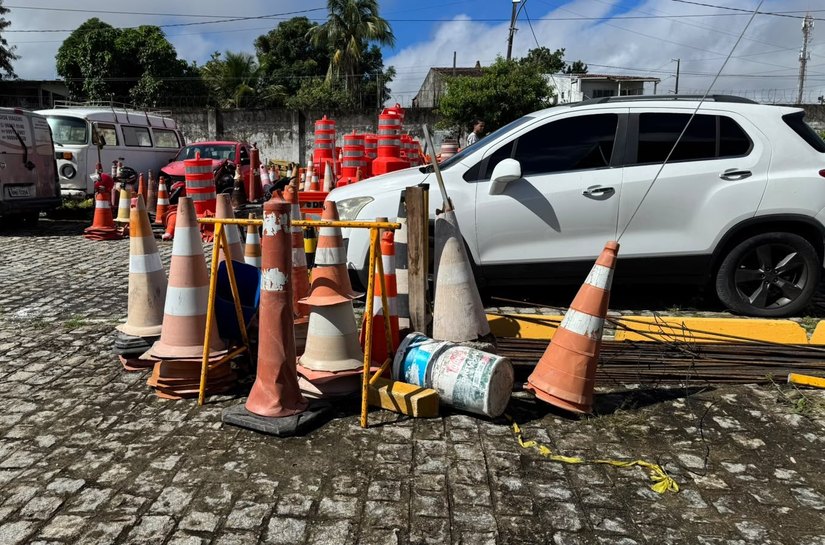 DMTT apreende cones e cavaletes utilizados indevidamente no São João