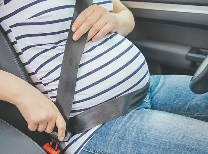 Médicos alertam para cuidados no volante durante gestação e puerpério