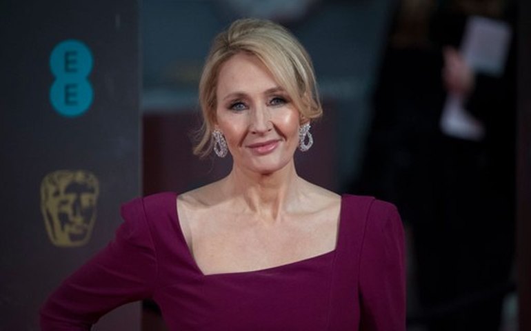 J. K. Rowling doa R$ 6,8 milhões para auxiliar instituições durante pandemia