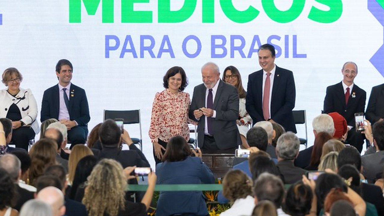 Comissão mista pode votar nesta terça a MP do novo Mais Médicos