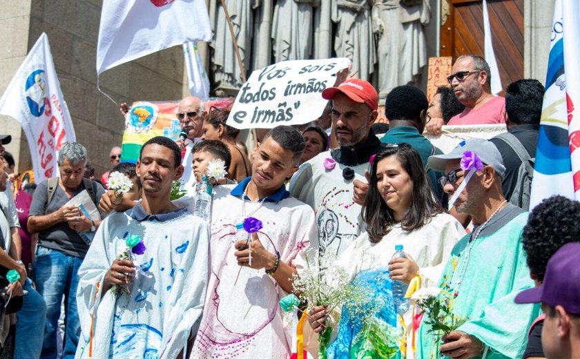 Sexta-feira Santa mobiliza fiéis pelo Brasil com celebrações e peregrinações (VÍDEOS)