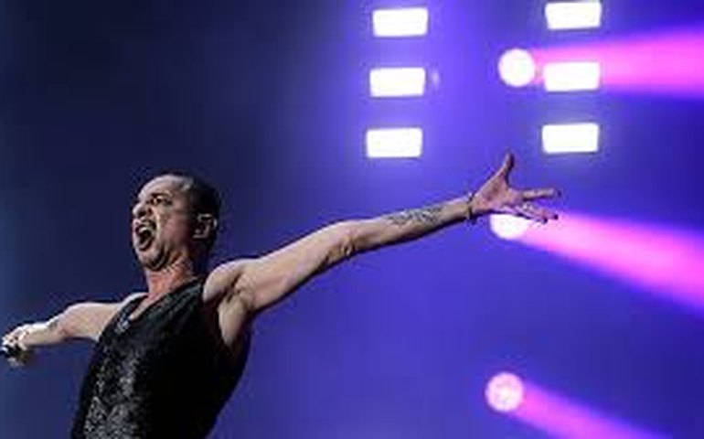 Depeche Mode faz da melancolia dançante um alerta sobre o fim do mundo em SP