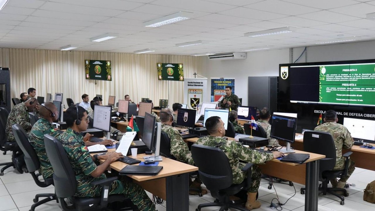 Exército Brasileiro conduz exercício de defesa cibernética com delegações sul-americanas