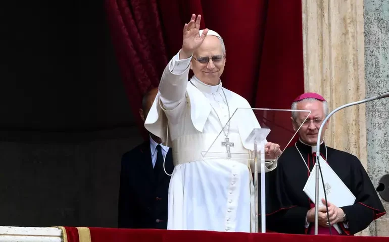 Leão XIV diz que prejudicar professores compromete futuro