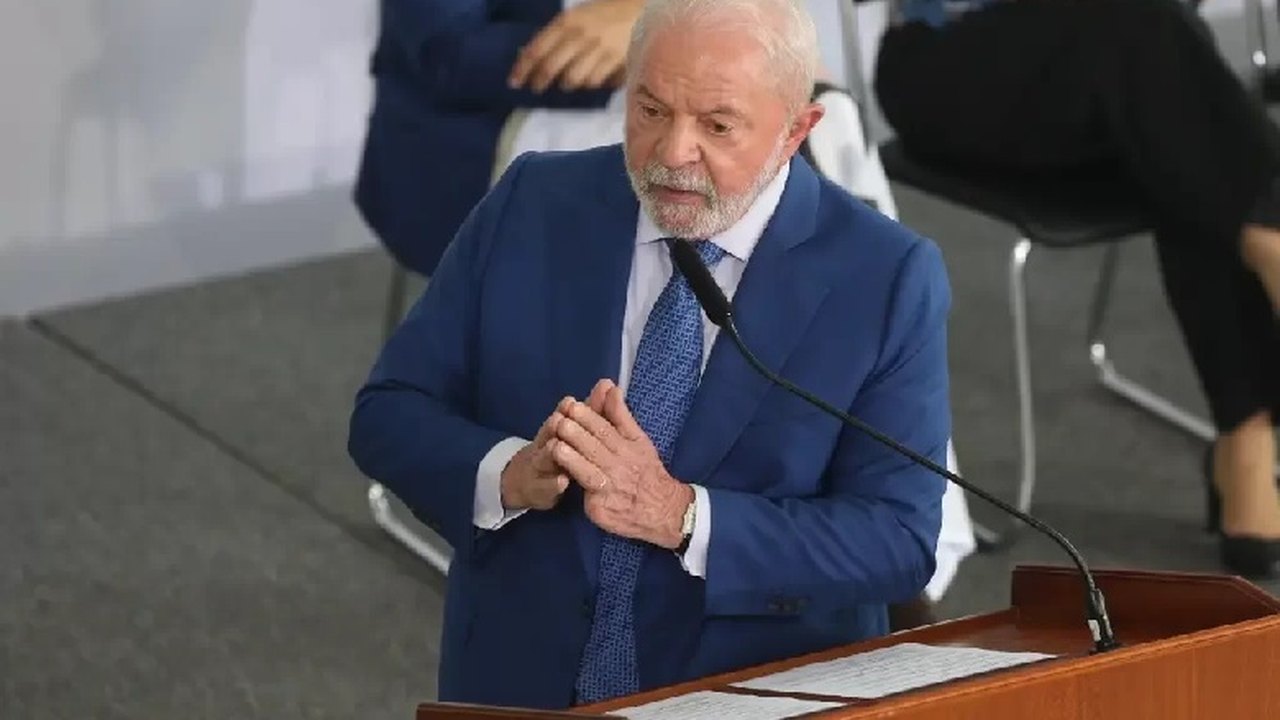 Lula chega a São Paulo amanhã para acompanhar trabalhos após temporal no litoral
