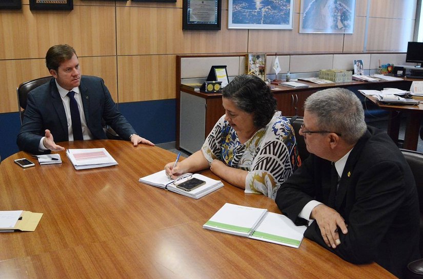 Ministério do Turismo apresenta proposta para praia do Francês