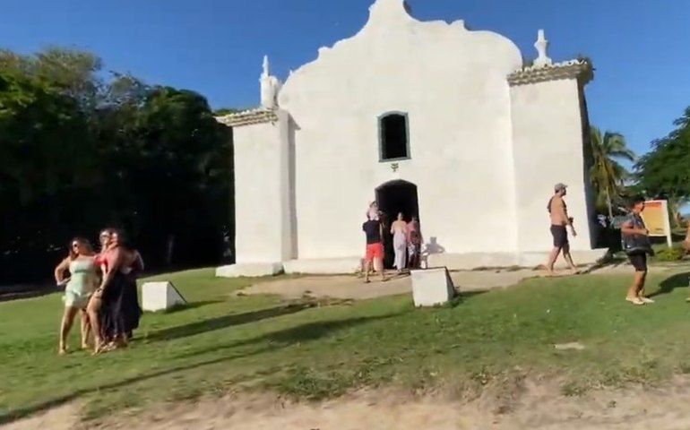 Igreja histórica de mais de 300 anos é vandalizada em Trancoso, na Bahia