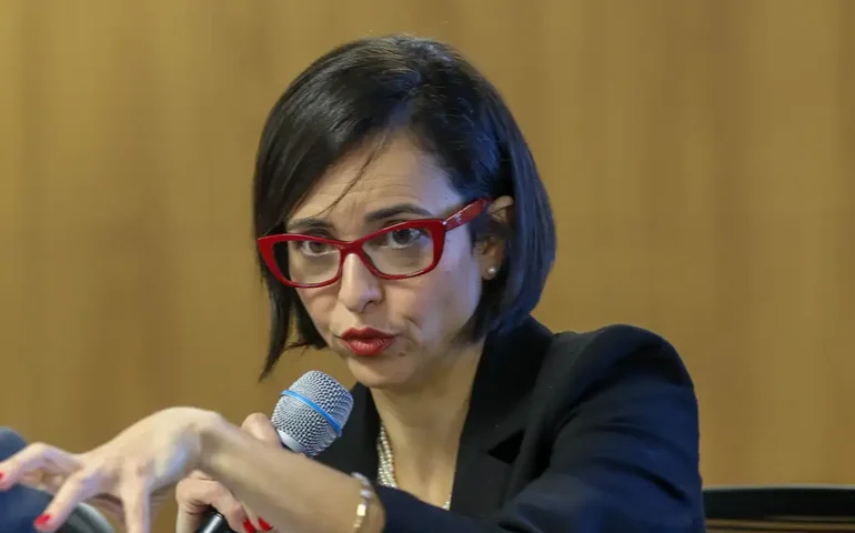 Das cerca de 770 mil reclamações ao BC em 2024, 130 mil foram sobre contas, diz diretora