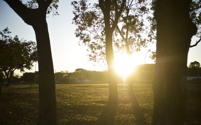 Inmet alerta sobre riscos da baixa umidade na região central do país