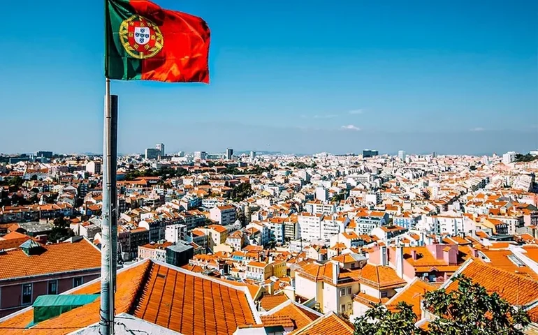 Portugal lança camisa preta e dourada em homenagem a Eusébio; veja fotos