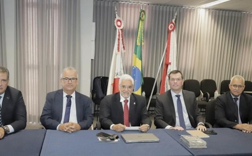 Presidente do TCE de Alagoas participa de reunião em MG