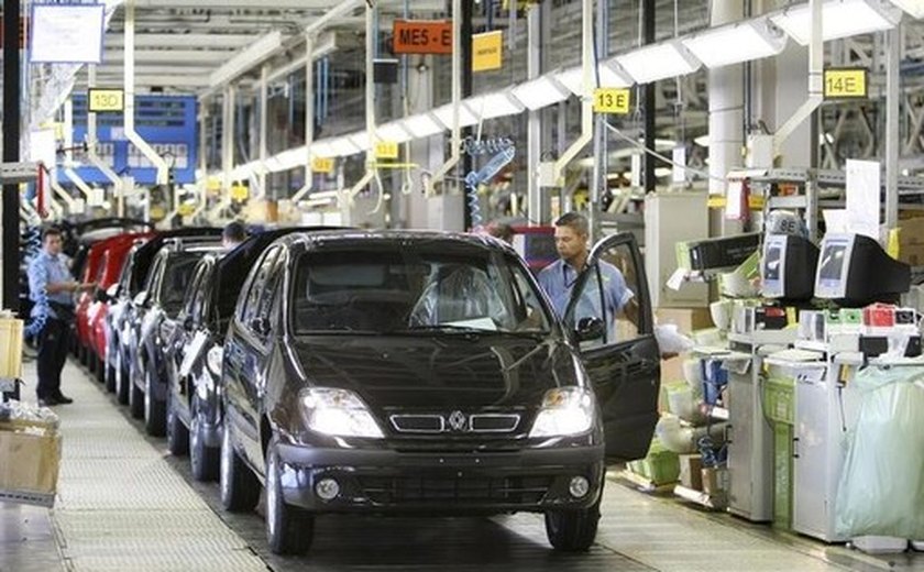 Renault anuncia corte de 14 mil postos de trabalho em 3 anos; ação cai mais de 6%