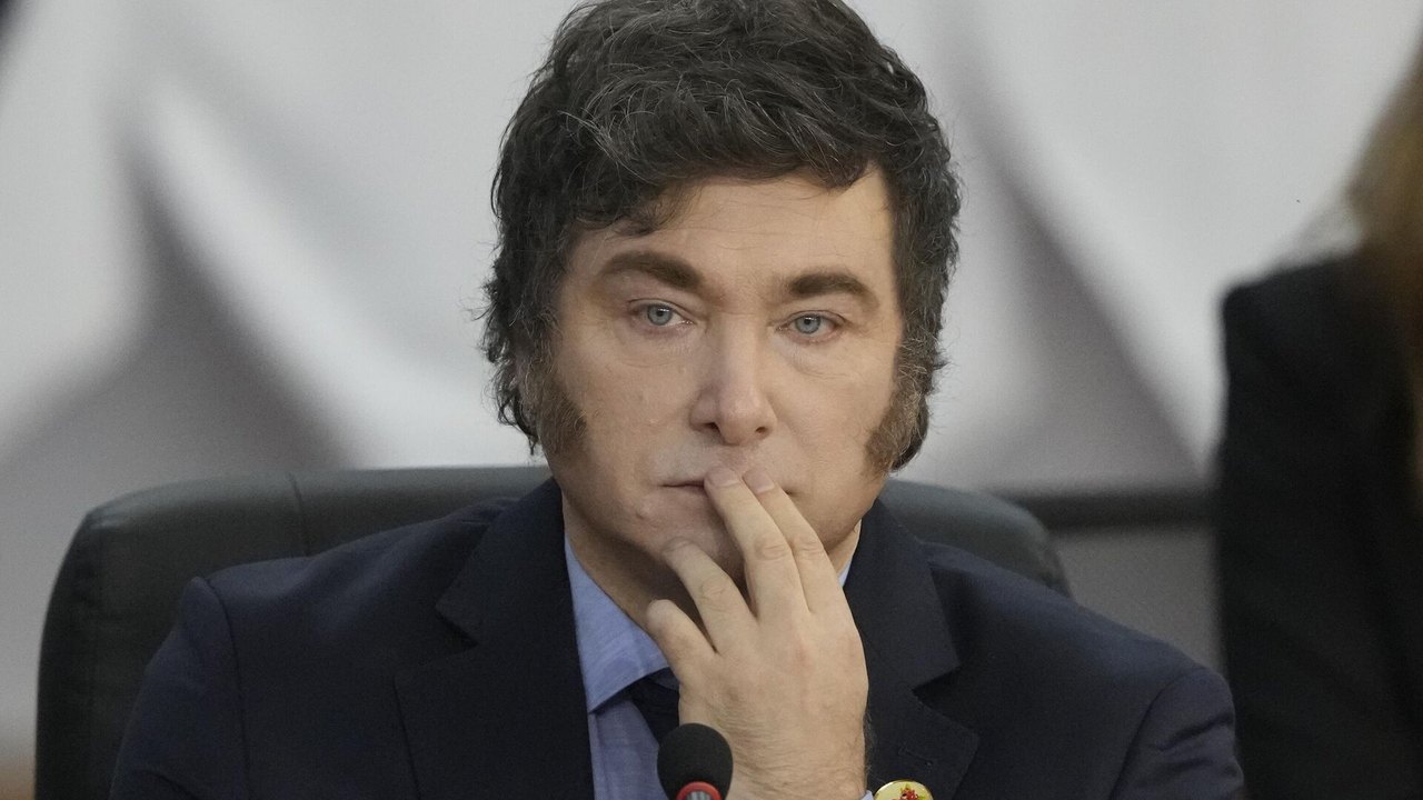 Milei aumenta salários de militares enquanto contrabando na Argentina cresce