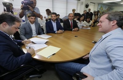 Estado e CEF firmam convênio para construção do Centro de Convenções da Barra de São Miguel